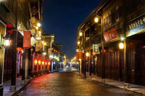 凤凰夜游：白天是游客的，夜晚才是本地人的