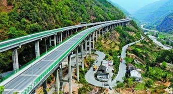 安宁区：磨蹭生活里的“高速反差”