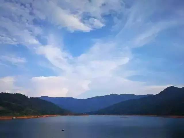 2.5 班玛措湖：湖光山色美如画