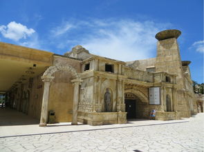 两城对比：各具特色，  各领风骚