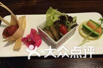 一、 较大头菜与细腻情感——陈旧时光里的舌尖记忆 (噪声启动)