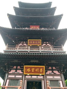 二、 雄伟的雄宝殿：寒山拾得与如来慈悲