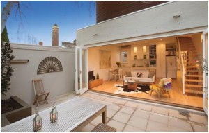 正房西面接小房好吗,正房西面接小房好吗