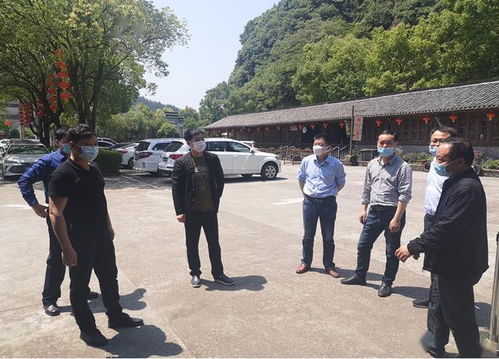 第一幕：荒废与回忆的交织