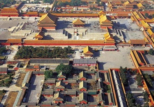 一、 故宫的阴影：走进宫殿的幽暗角落