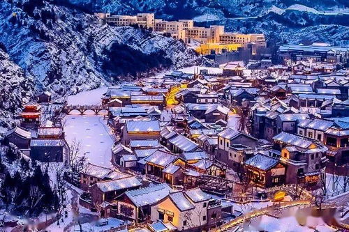 进入景区：人山人海的“穿越”之旅