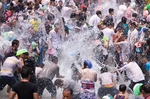 傣族盛节：泼水狂欢，传统风情盛宴