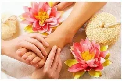 泡澡的哲学：水与灵魂的对话