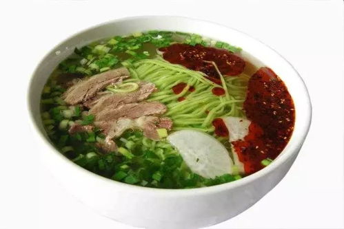2. 牛肉拉面：兰州美食的灵魂