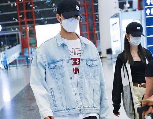 宋威龙关晓彤八字命理如何？他们代言的衣服款式特点是什么？