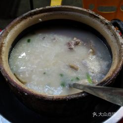 砂锅粥里喝出塑料片？这是老板送的福利！