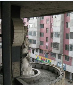 最最最关键的是——千万别一个人去那栋楼!