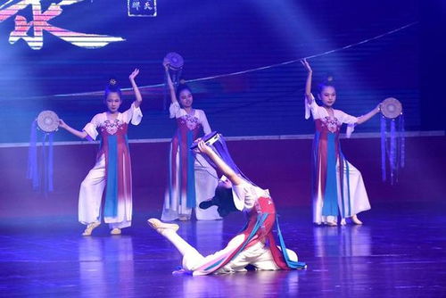在游泳馆里跳飞天舞是什么体验