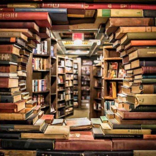 2.1 书店里的闹剧——纸张与咖啡渍共舞