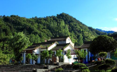 四、 住宿：从豪华酒店到土瓦房（随便挑）