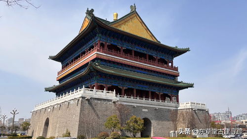 一、 穿越时空的鼓楼之门：初见古韵的震撼