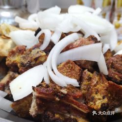 馕坑肉：独特的炭火滋味