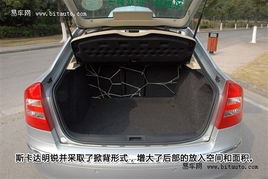后备箱开口大,堆行李方便