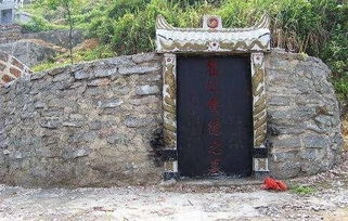 农村祖坟一眼就能看出吉凶吗？如何快速判断祖坟风水好坏？