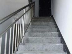 者阝杨公大门与楼梯正对格局的奇葩现象大揭秘