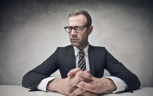 海中金命男性适合从事哪些职业或行业？