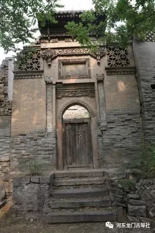 二、初见景区大门：这就是传说中的气势磅礴吗？