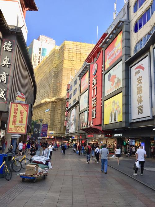 B) 户部巷：老街崭新潮融合
