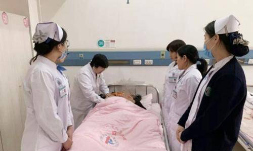 产妇出院：传统习俗与现代融合，打造爆款出院风尚
