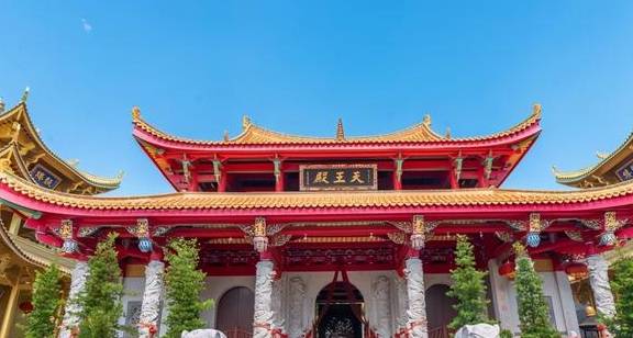 南普陀寺的风光与尘嚣
