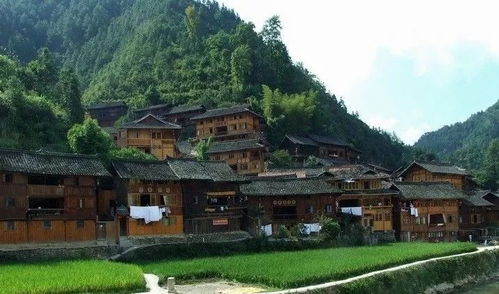 一、 苗家寨的“独特”风情（或者说是“怪异”）
