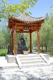 一、古村的魅力：田园风光中的…呃…景象