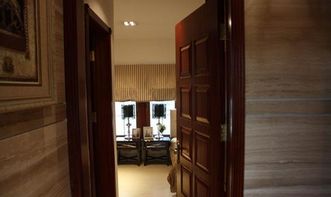 卧室玻璃门风水禁忌,卧室门用玻璃门好kan吗