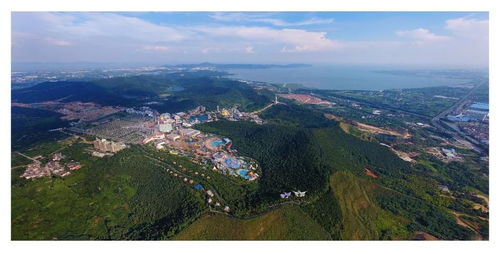 1. 徒步登山：沿着“鬼脚印”路线