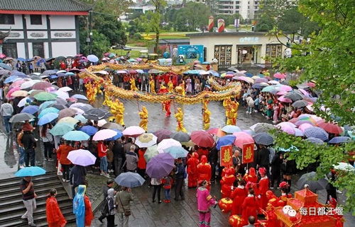 2. 夜市灯笼下的较小偷与守护神