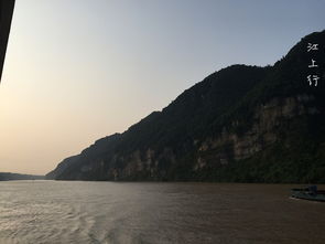 江边那些破事：一场花钱买罪受的奇幻漂流