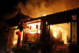 凌晨的丽江古城俨然不夜城，活力十足。