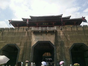 交通指南：建议带个指南针和救生哨