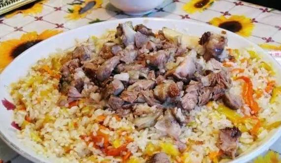 手抓饭揭秘：民族风味，探寻新疆族风情！