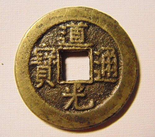 窗户摆钱骚操作！邻居看了直呼内行