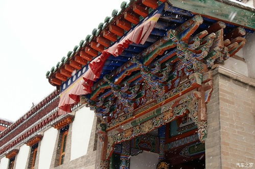 塔尔寺：古韵与雪景完美结合