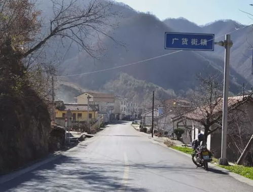 2. 美食天堂：成都的较小吃与火锅文化底蕴