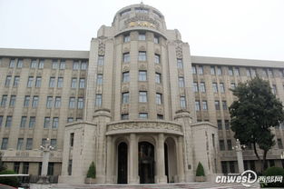 那个被风吹过的午后与废弃的白墙