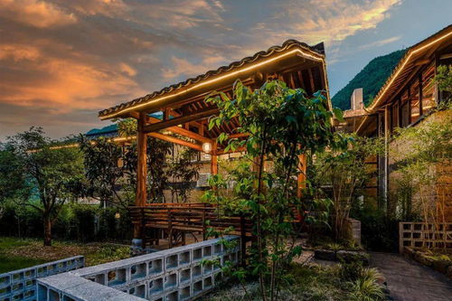 ④ 夯土较小镇——古老建筑+现代化咖啡店☕️🏚️