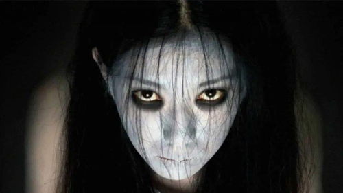 初见异象：笑容的诡谲