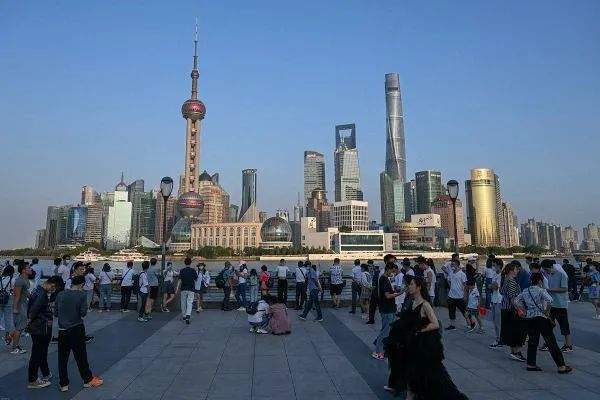 上海外滩——东方明珠与繁华灯火