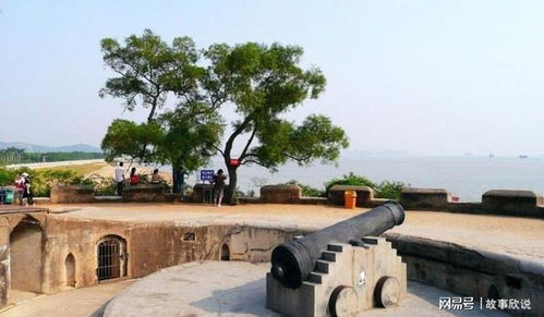 1. 西炮台：锈迹斑斑的军事遗址