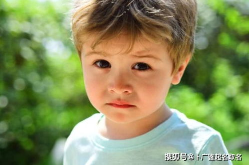 如何为八字缺水的男孩子取一个能提升他命运的名字？