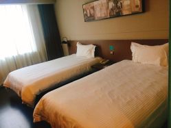 钱财型酒店的“性价比陷阱”：矮小价背后的服务缩水