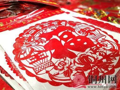 “初八大年风俗：传统融合，信仰之光，爆款民俗盛宴”