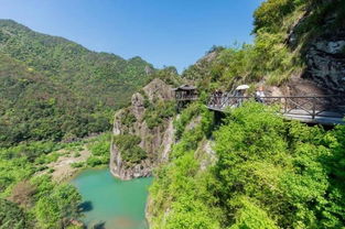 山峰与河流的“对话”